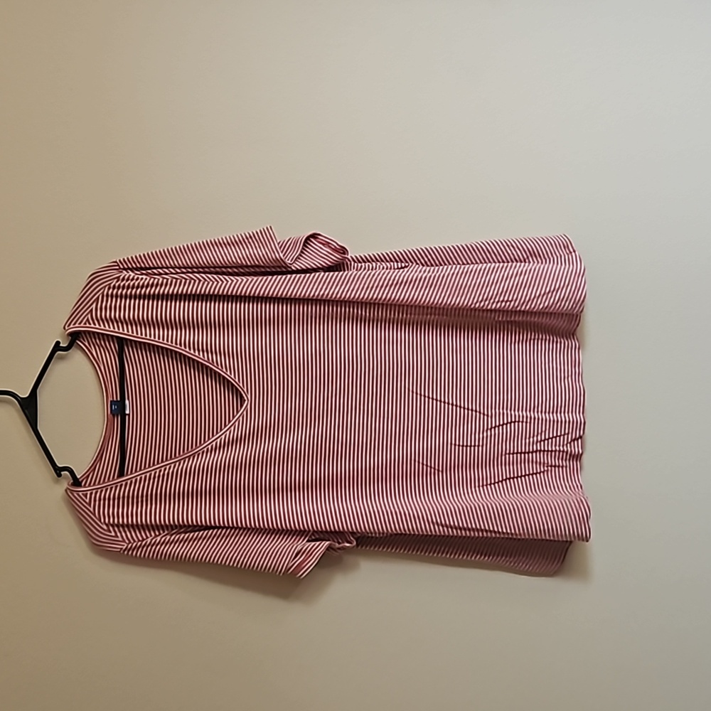 Old Navy v- neck shirt